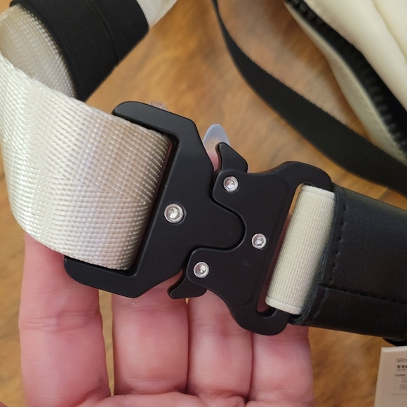 Cinch Women's Cream and Black Crossbody Bag - Picture 6 of 12